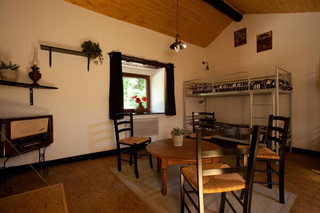 B&B-Restaurant Porte De La Lienne Stoumont Room photo